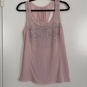 Lululemon active wear pink T-shirt. Seize 10.